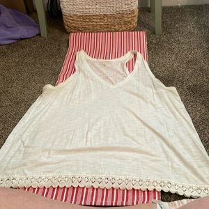 Lily Pulitzer size Large V neck tank top gently worn with cute bottom.